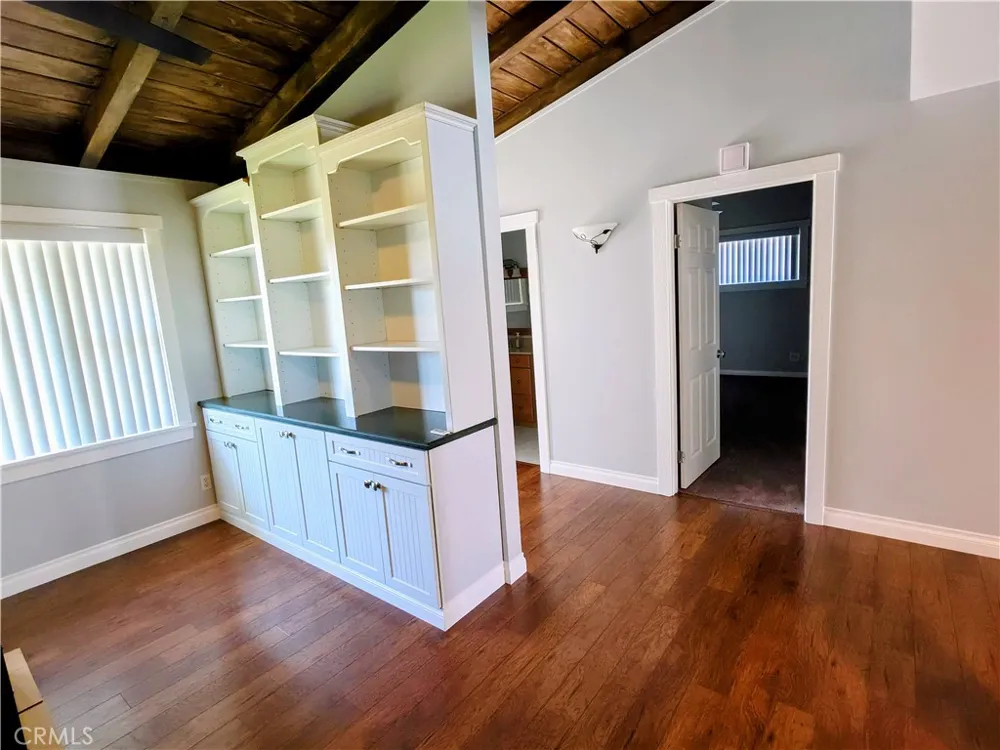 20371 Schoenborn Winnetka, CA 91306