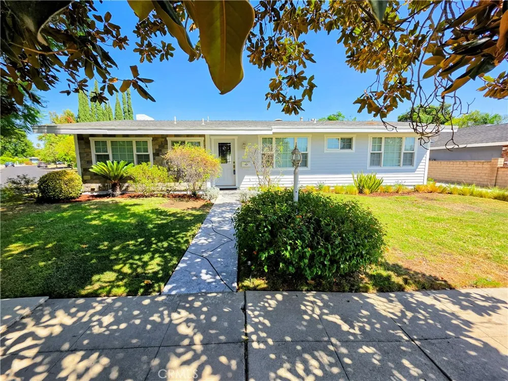 20371 Schoenborn Winnetka, CA 91306