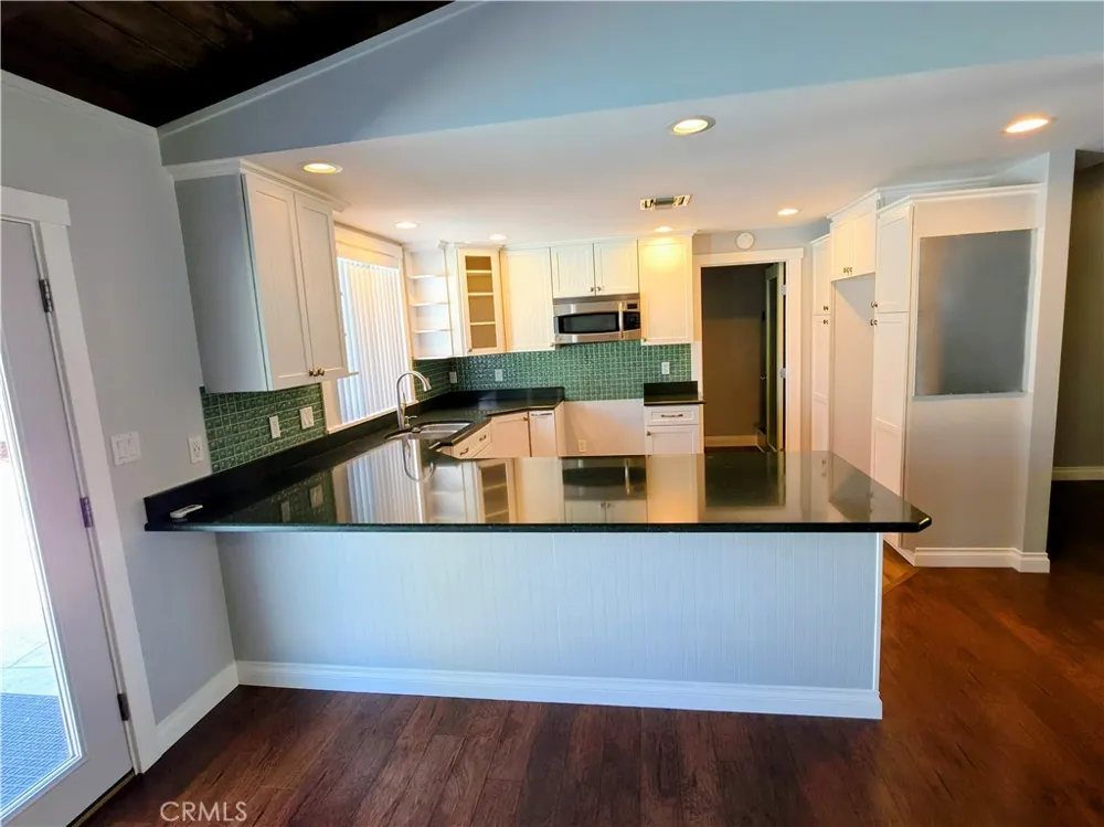 20371 Schoenborn Winnetka, CA 91306