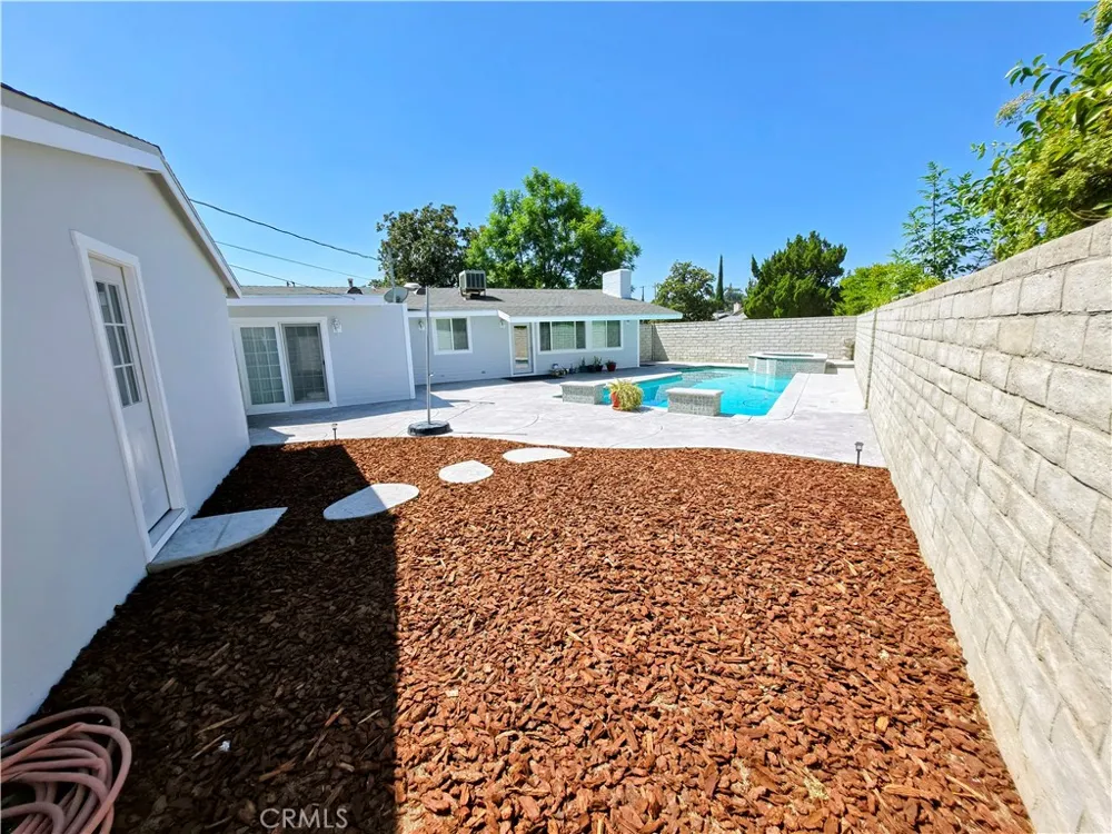 20371 Schoenborn Winnetka, CA 91306