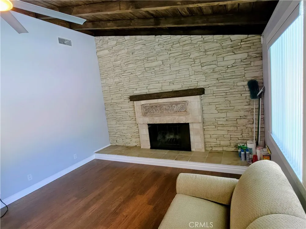 20371 Schoenborn Winnetka, CA 91306