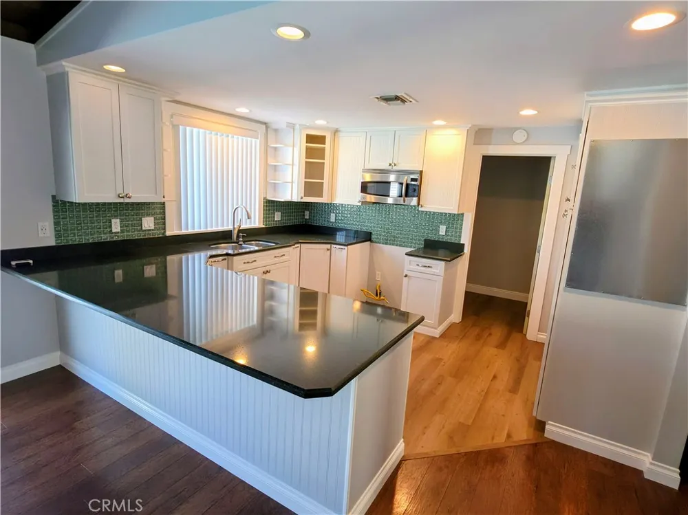 20371 Schoenborn Winnetka, CA 91306