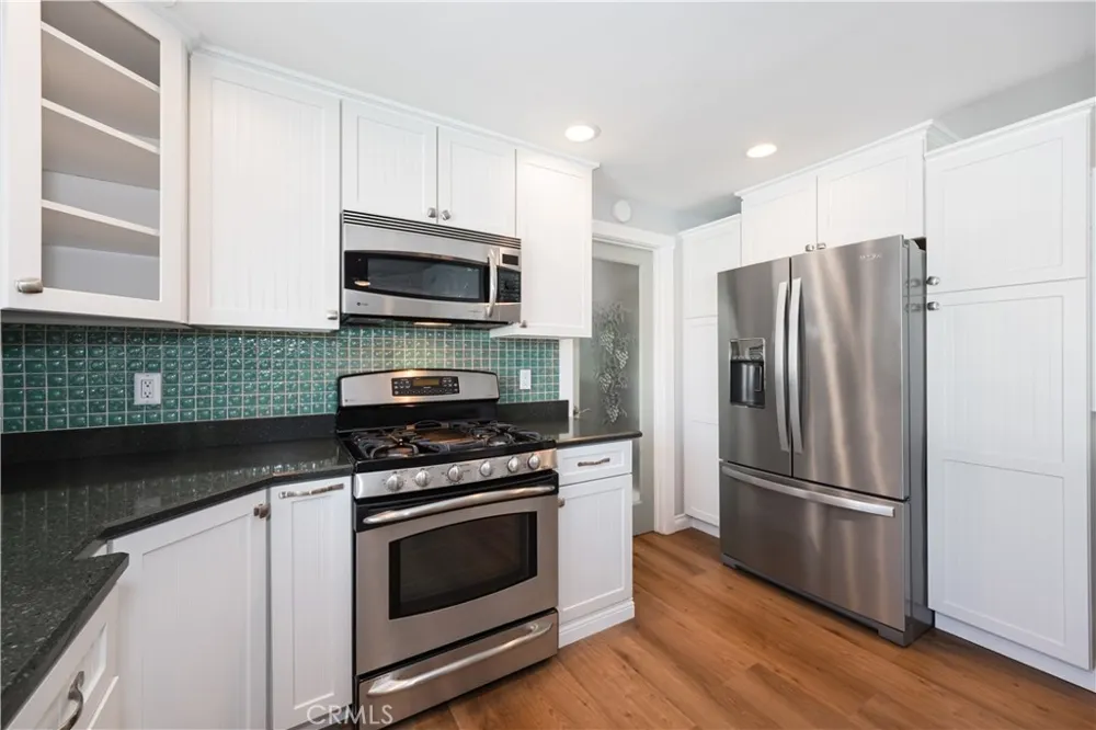 20371 Schoenborn Winnetka, CA 91306