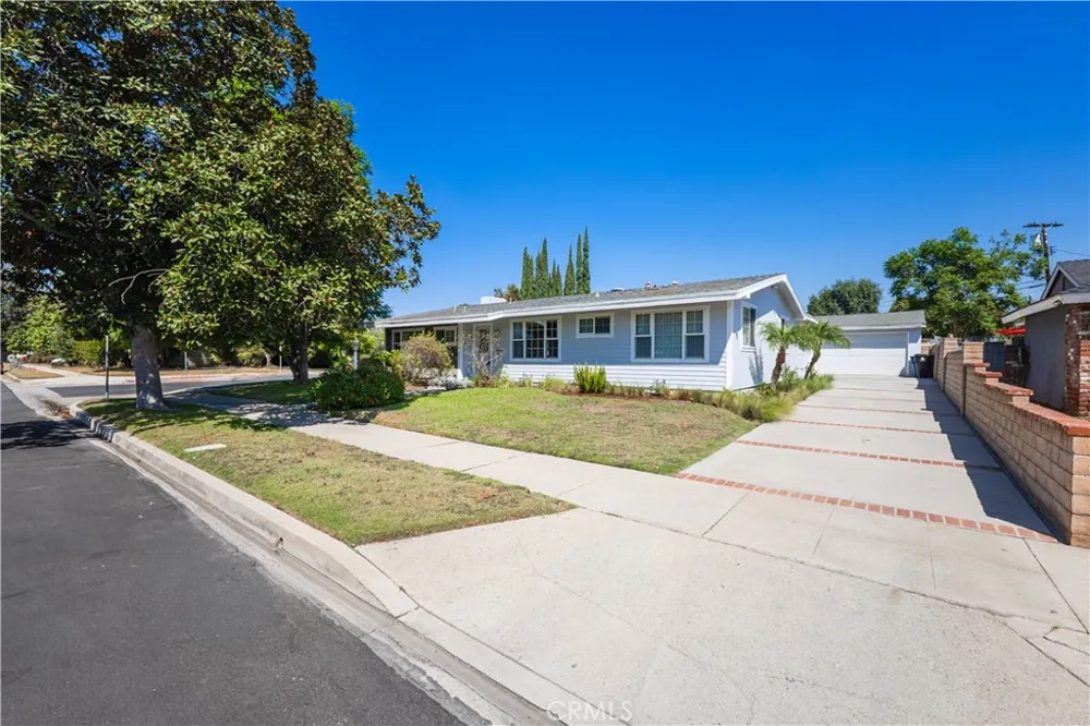 20371 Schoenborn Winnetka, CA 91306