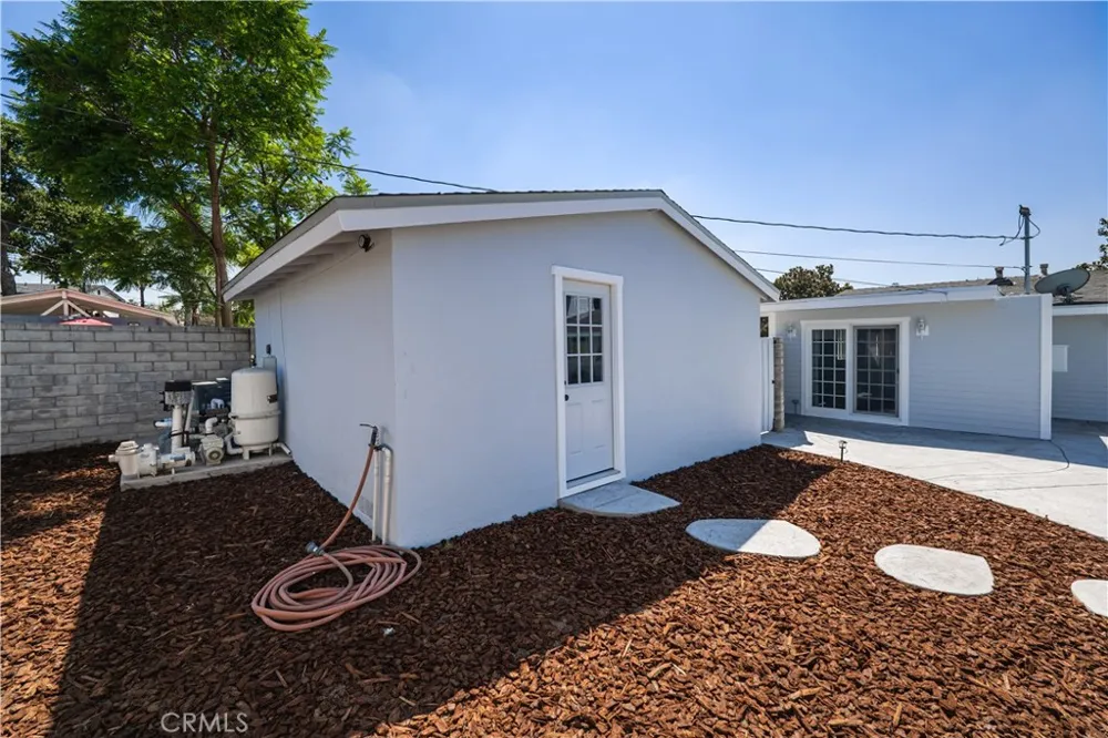 20371 Schoenborn Winnetka, CA 91306