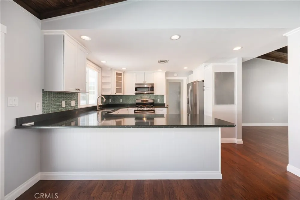 20371 Schoenborn Winnetka, CA 91306
