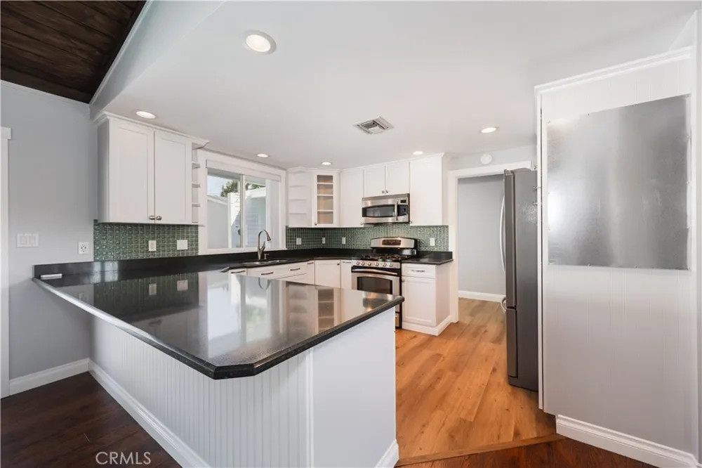 20371 Schoenborn Winnetka, CA 91306