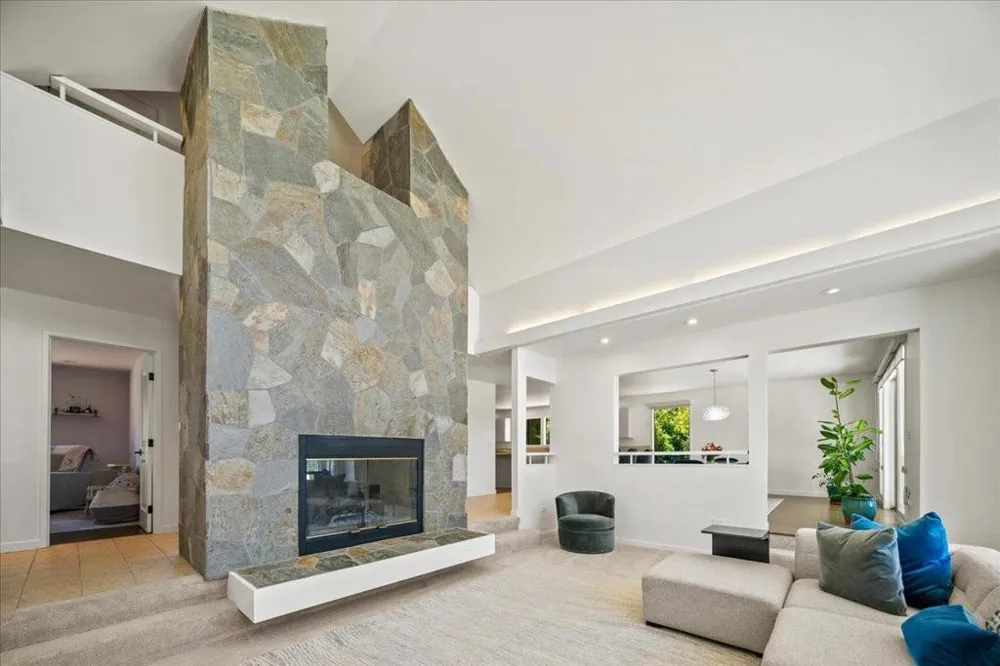 31499 Via Las Rosas Carmel Valley, CA 93924