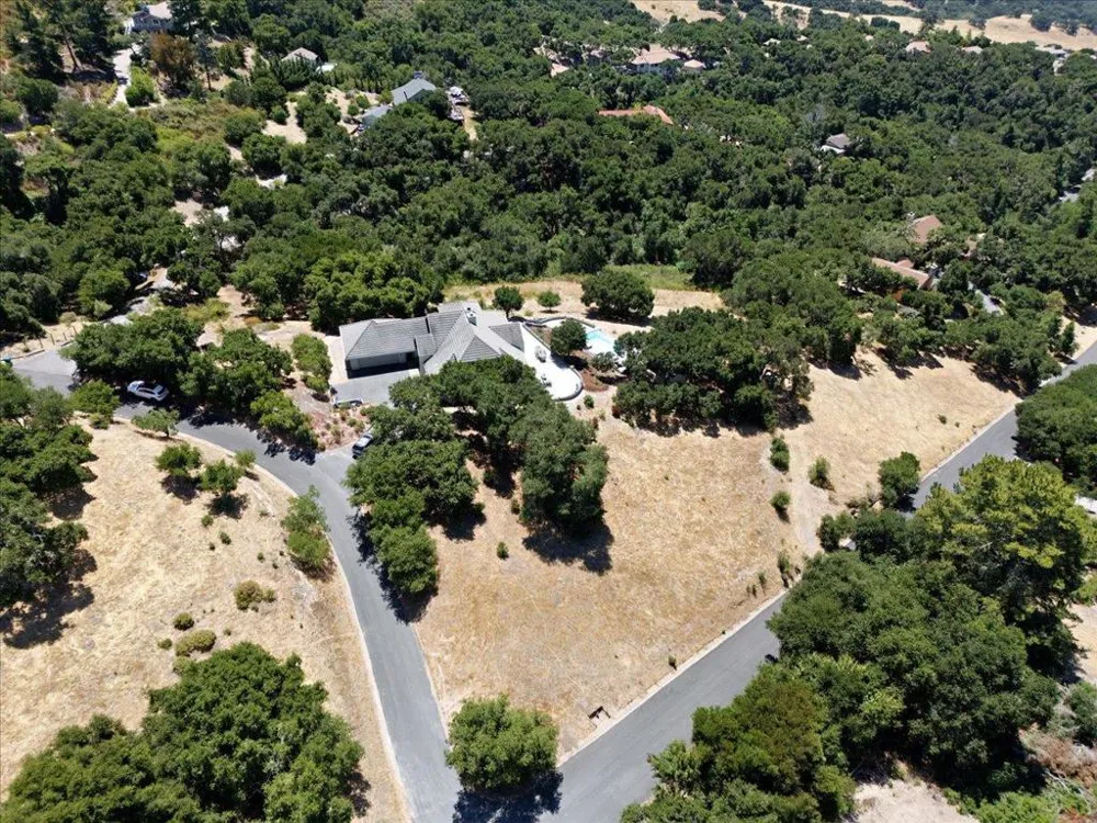 31499 Via Las Rosas Carmel Valley, CA 93924