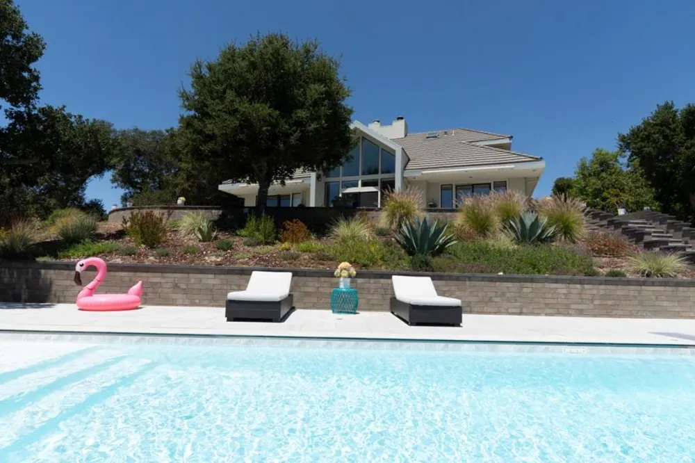 31499 Via Las Rosas Carmel Valley, CA 93924