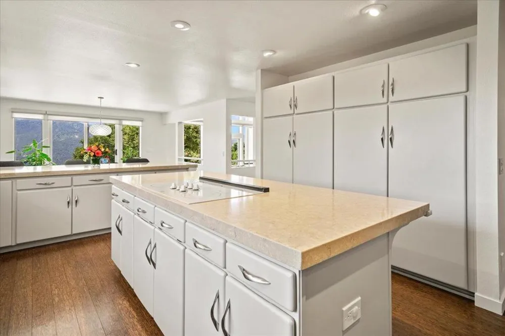 31499 Via Las Rosas Carmel Valley, CA 93924