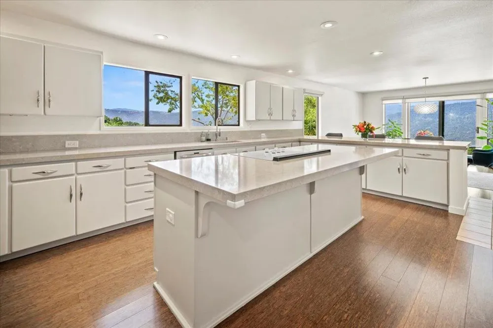 31499 Via Las Rosas Carmel Valley, CA 93924