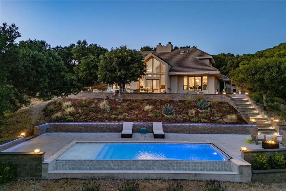 31499 Via Las Rosas Carmel Valley, CA 93924