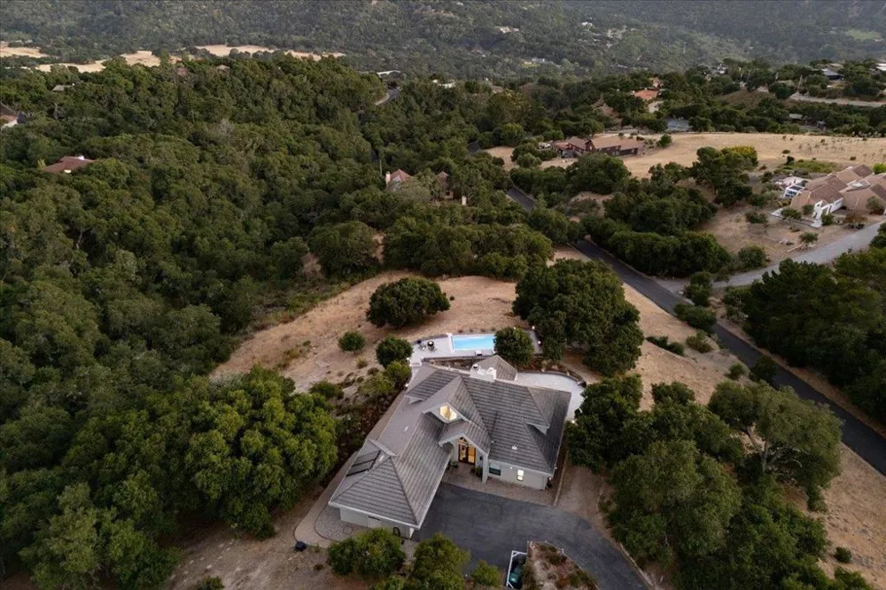 31499 Via Las Rosas Carmel Valley, CA 93924