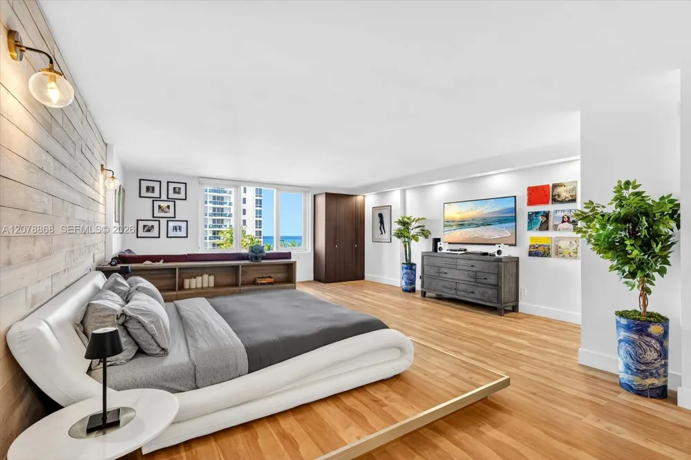 2301 Collins Ave #714 Miami Beach, FL 33139