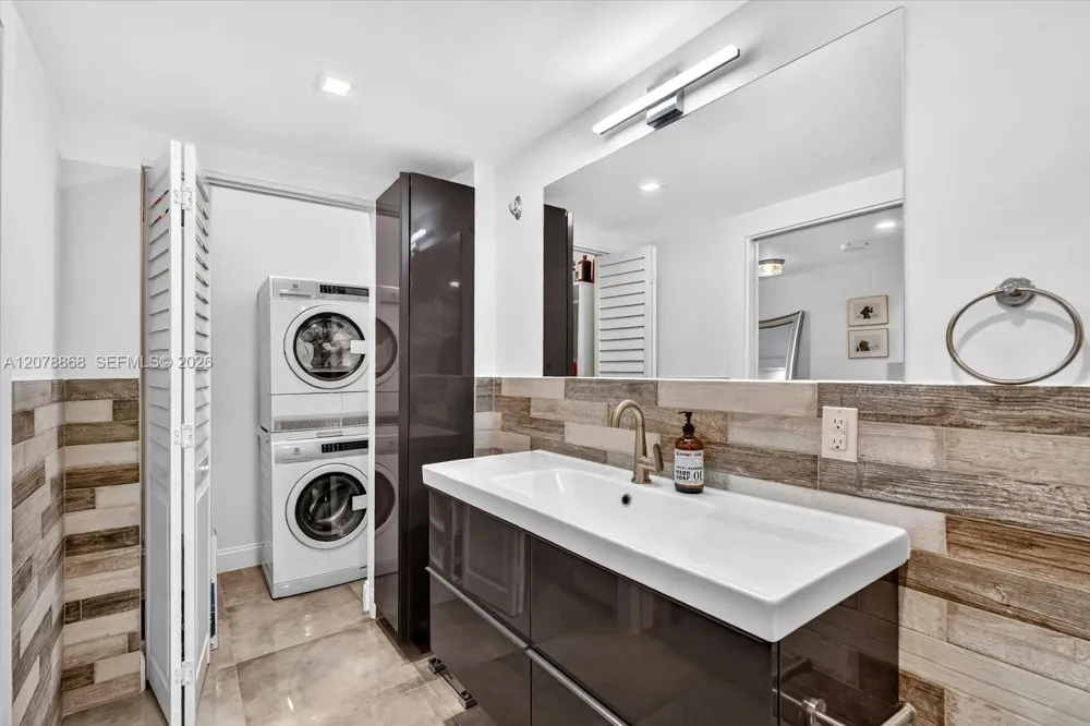 2301 Collins Ave #714 Miami Beach, FL 33139