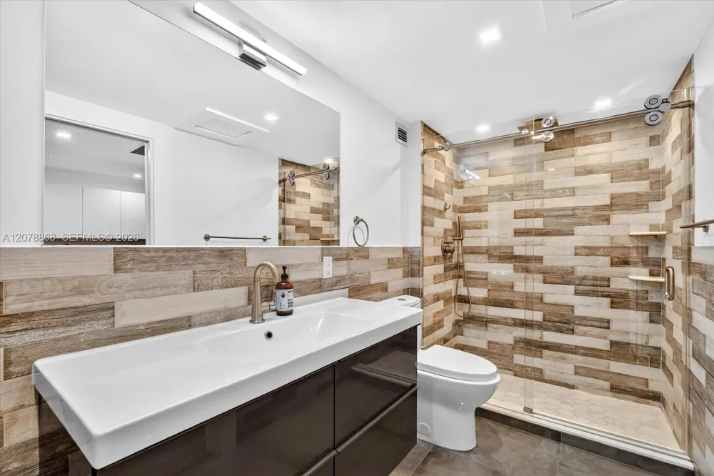 2301 Collins Ave #714 Miami Beach, FL 33139