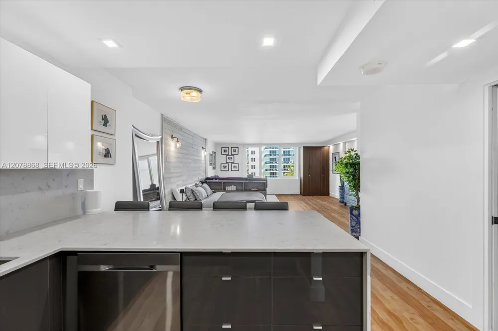 2301 Collins Ave #714 Miami Beach, FL 33139