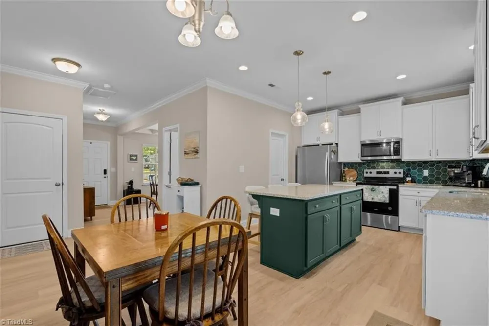 1637 Appaloosa Place High Point, NC 27262