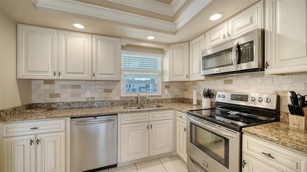 2721 RIVERBLUFF PLACE #V-50 Sarasota, FL 34231