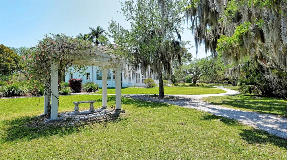 2721 RIVERBLUFF PLACE #V-50 Sarasota, FL 34231