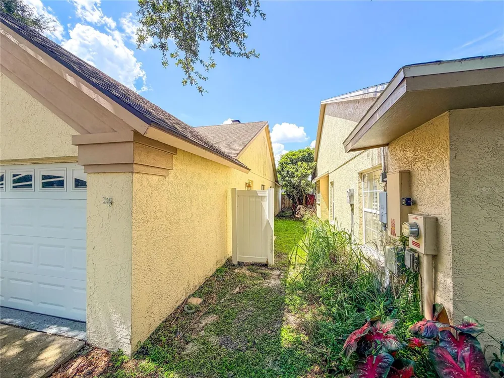 9542 PEBBLE GLEN AVENUE Tampa, FL 33647