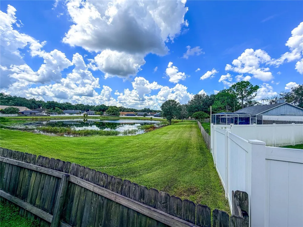 9542 PEBBLE GLEN AVENUE Tampa, FL 33647