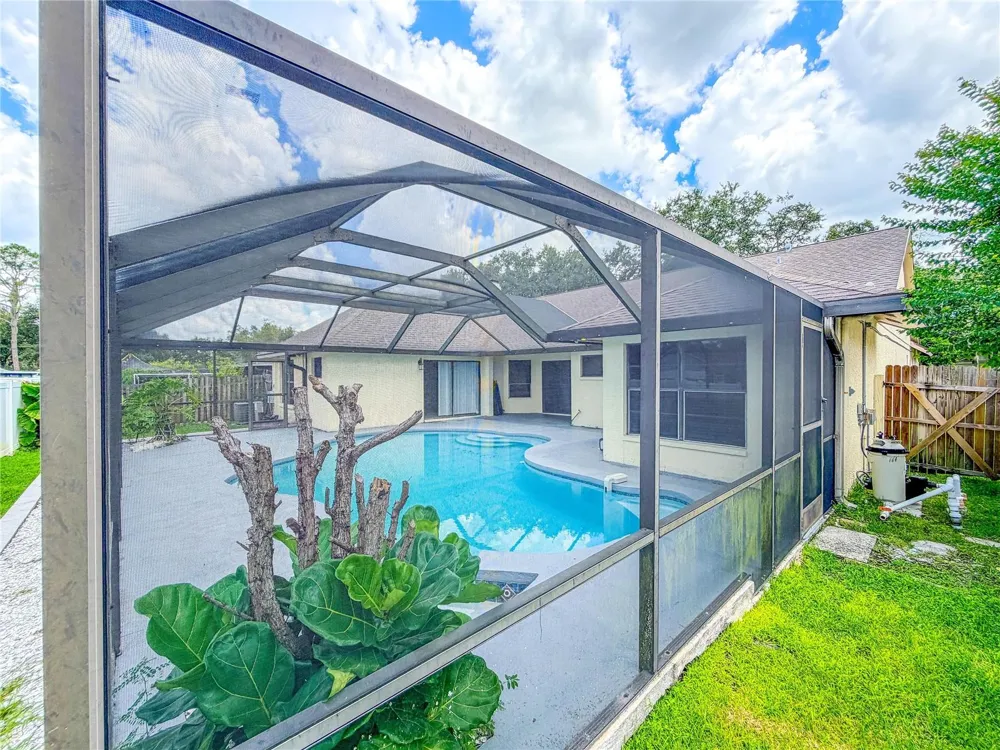 9542 PEBBLE GLEN AVENUE Tampa, FL 33647