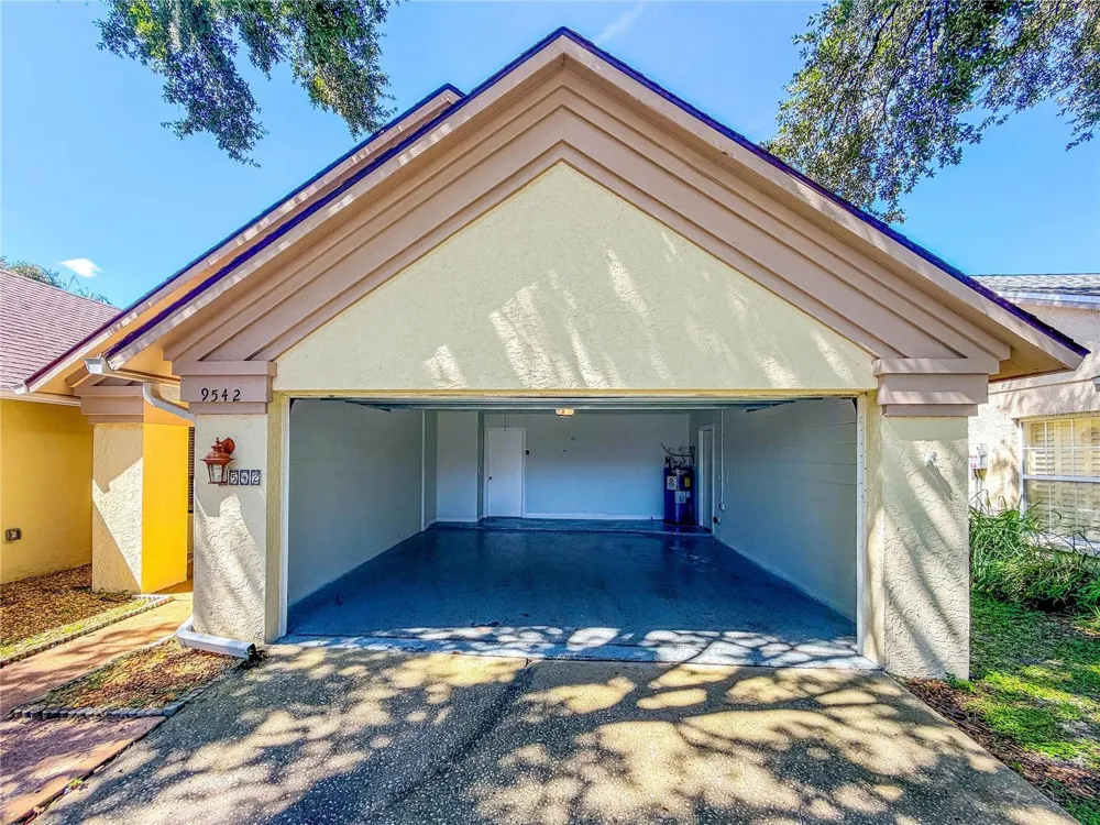 9542 PEBBLE GLEN AVENUE Tampa, FL 33647