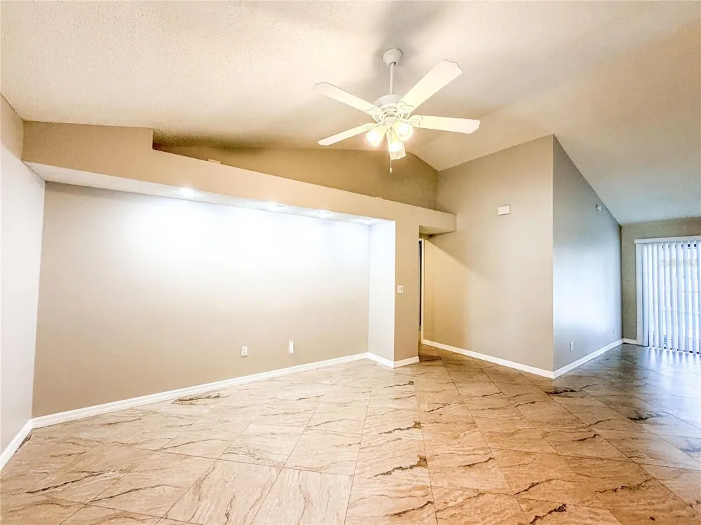 9542 PEBBLE GLEN AVENUE Tampa, FL 33647