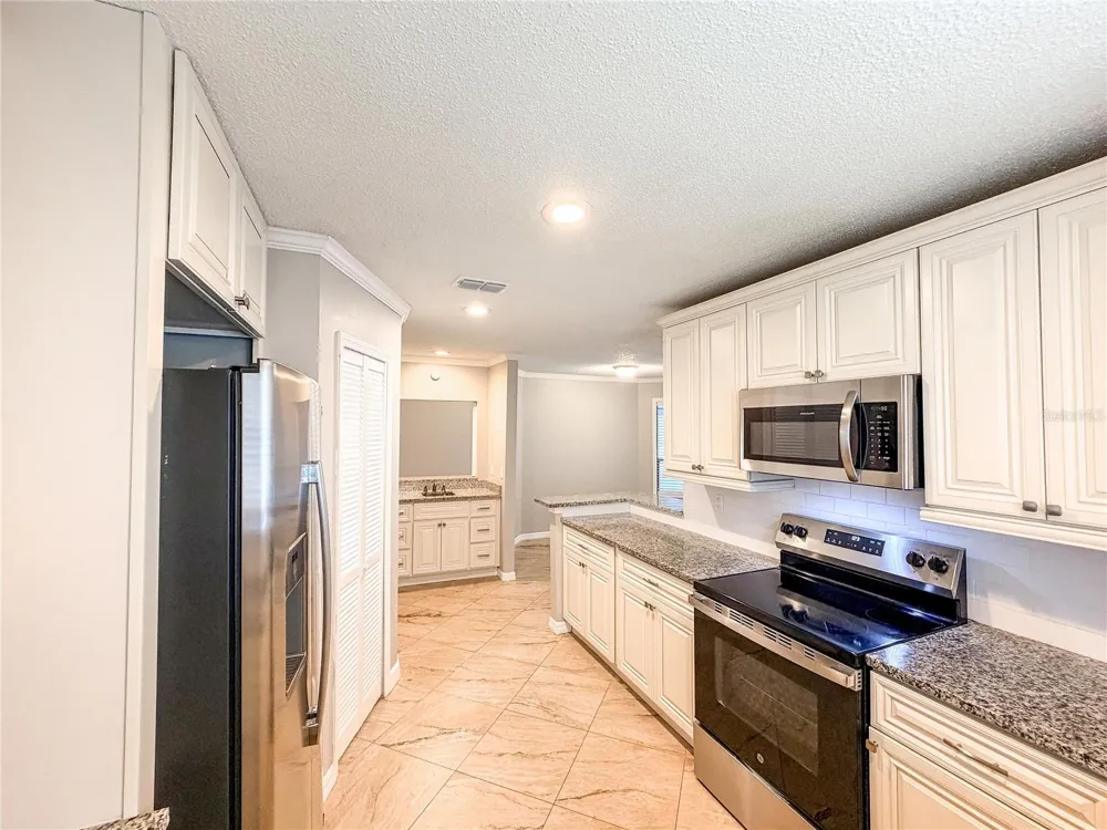 9542 PEBBLE GLEN AVENUE Tampa, FL 33647