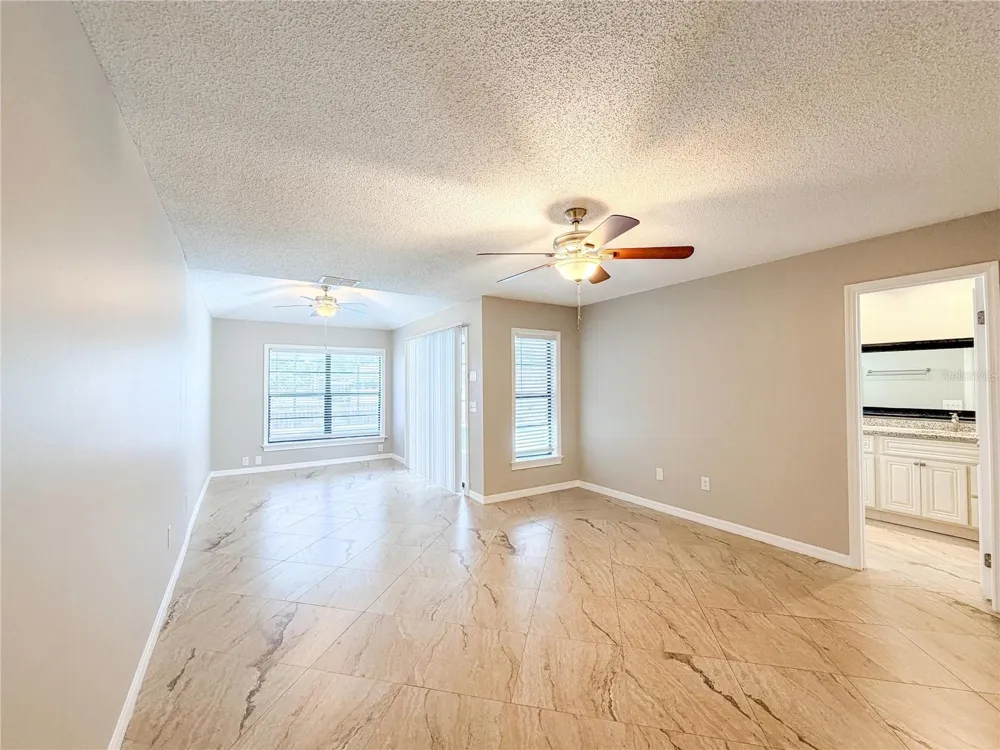 9542 PEBBLE GLEN AVENUE Tampa, FL 33647