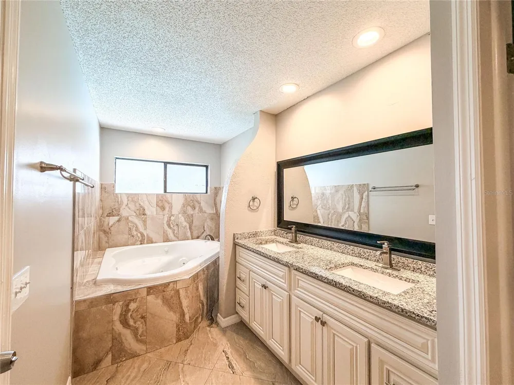 9542 PEBBLE GLEN AVENUE Tampa, FL 33647