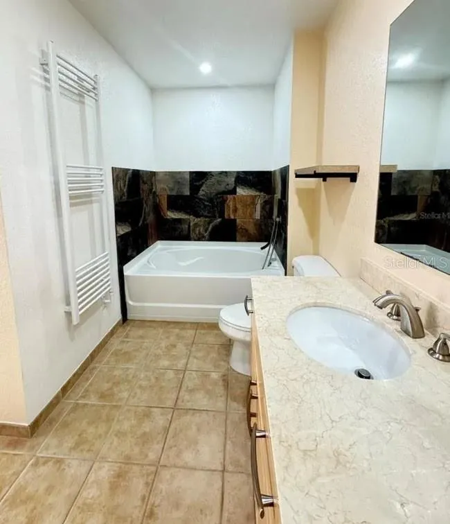 1064 TAMIAMI TRAIL #1404 Sarasota, FL 34236