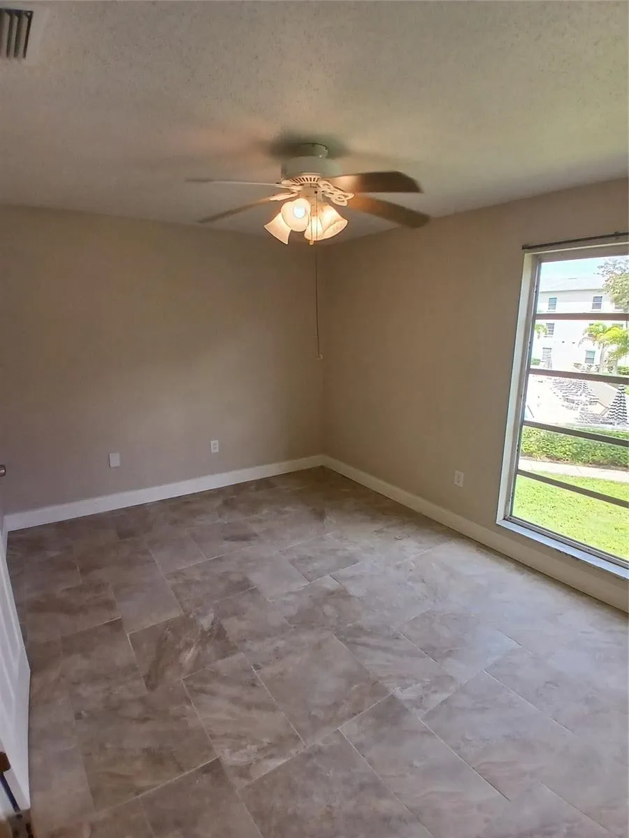2700 BAYSHORE BOULEVARD #2211 Dunedin, FL 34698