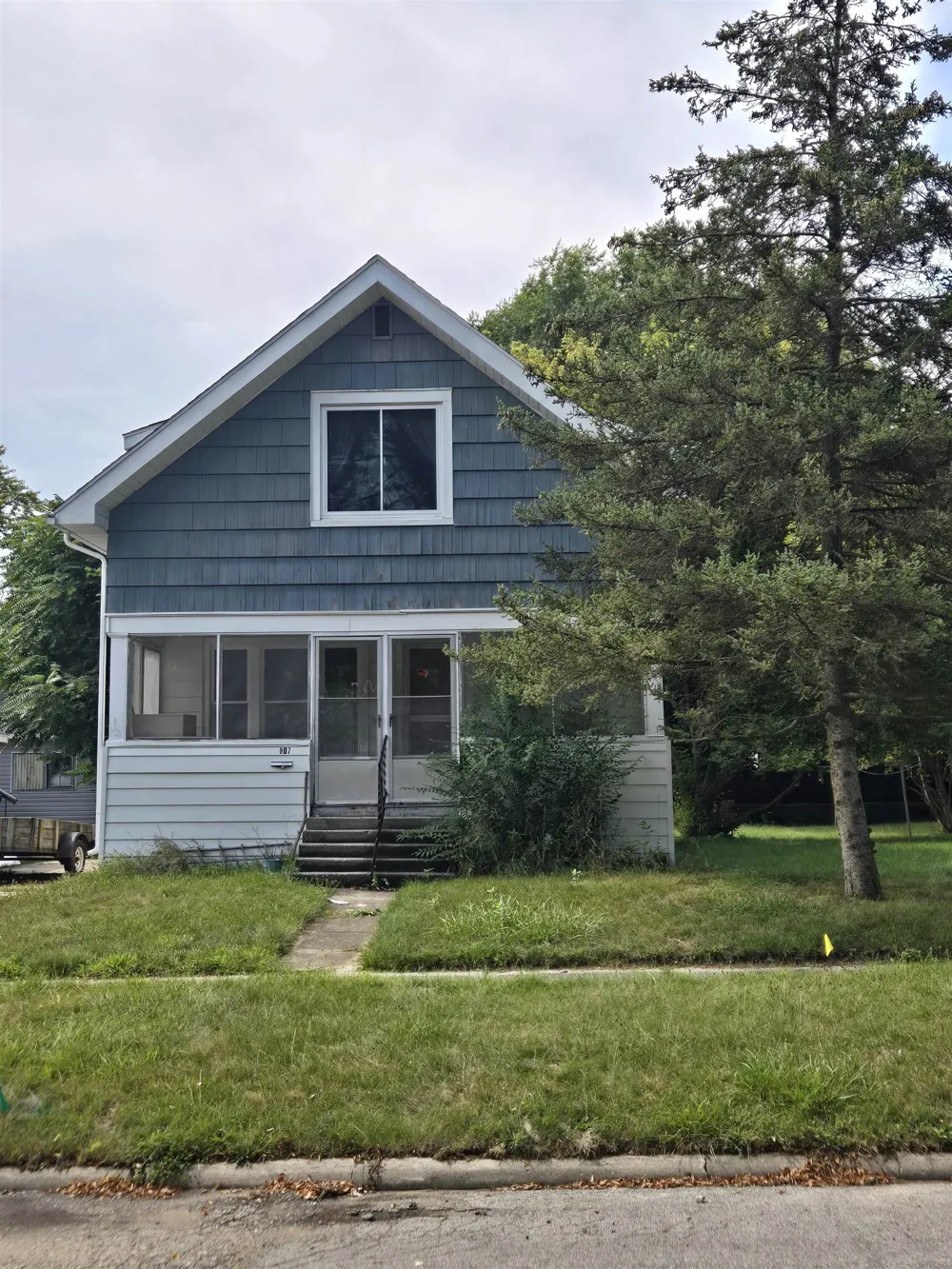 907 Court Avenue Alma City, MI 48801