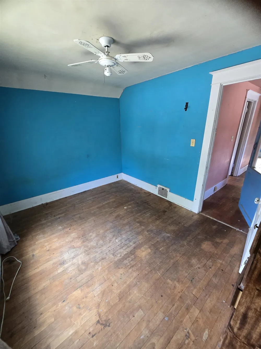 907 Court Avenue Alma City, MI 48801