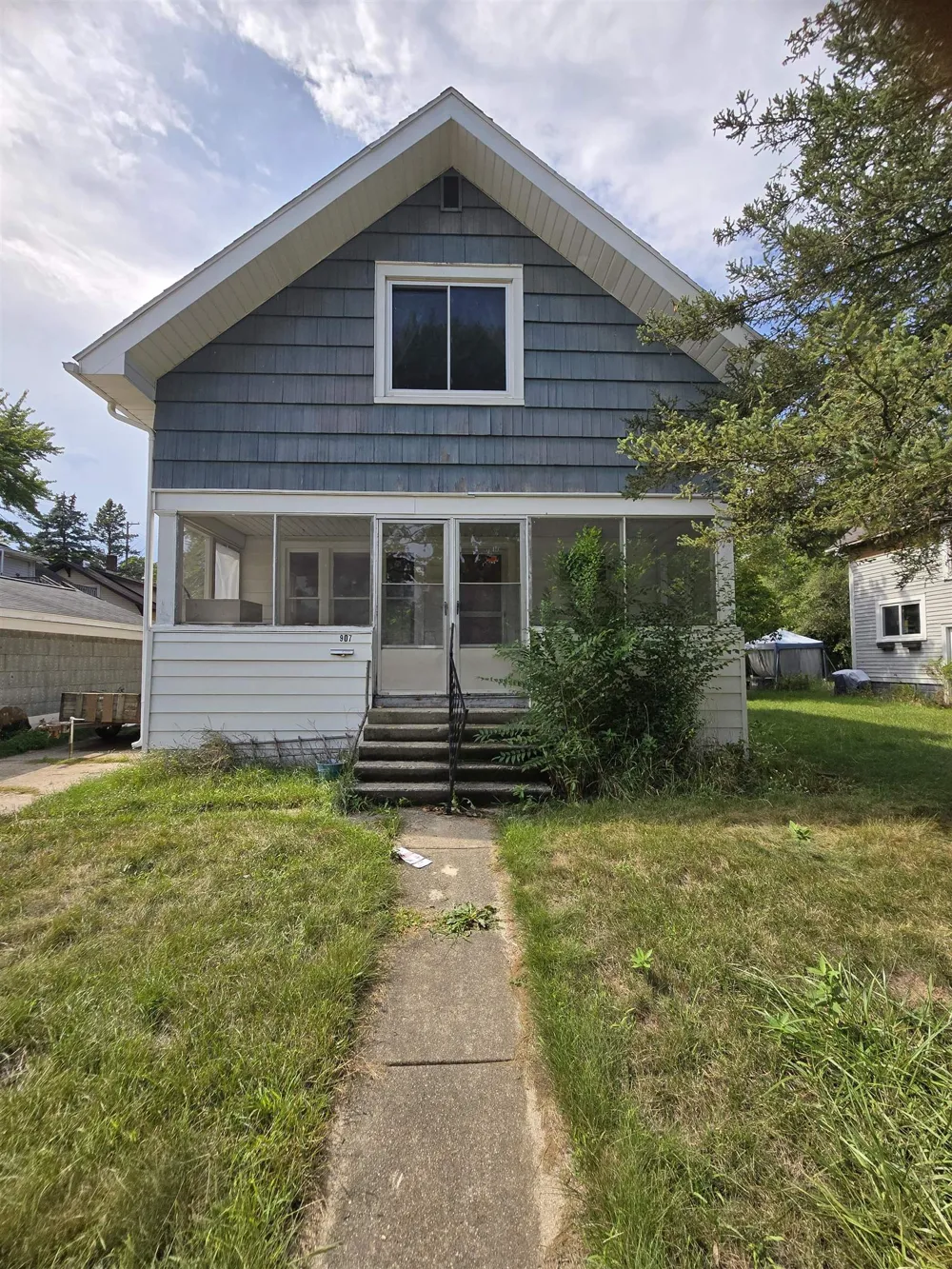 907 Court Avenue Alma City, MI 48801