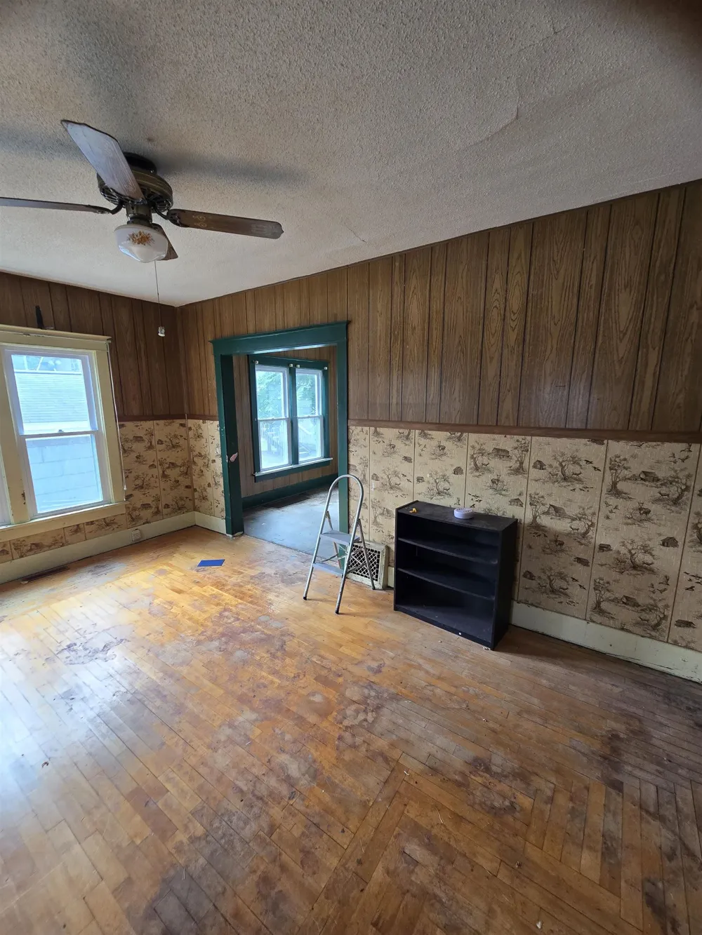 907 Court Avenue Alma City, MI 48801