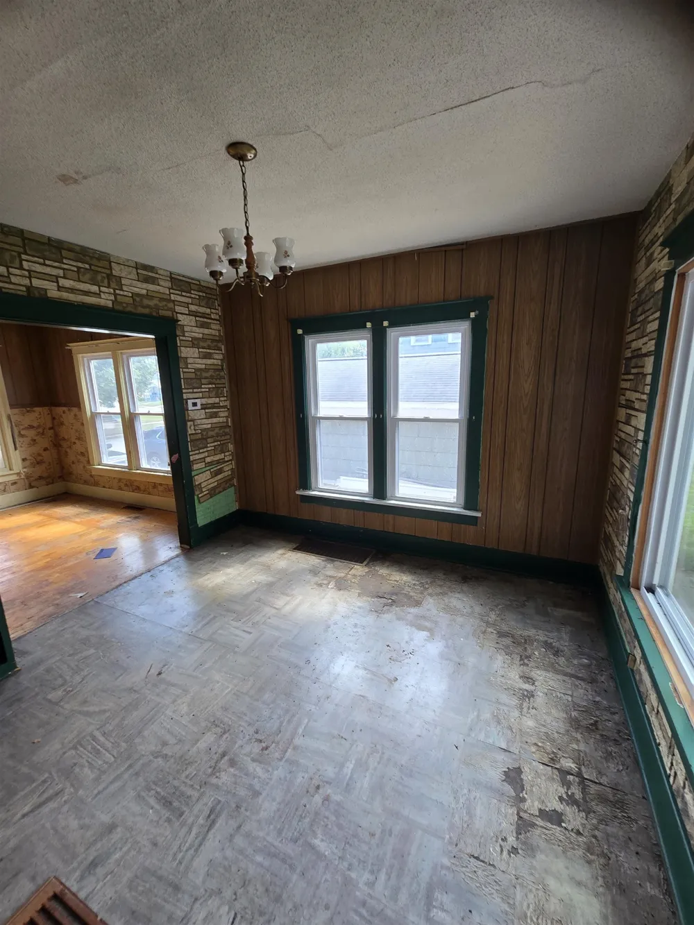 907 Court Avenue Alma City, MI 48801