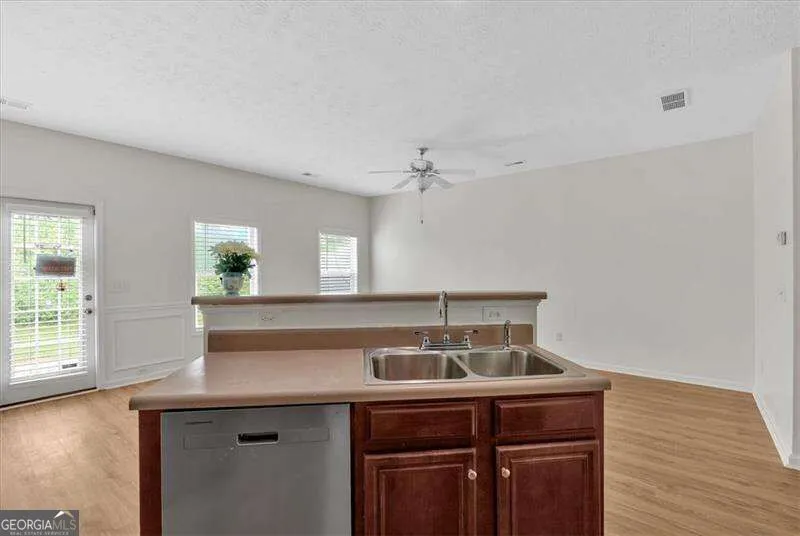 2555 Flat Shoals RD College Park, GA 30349