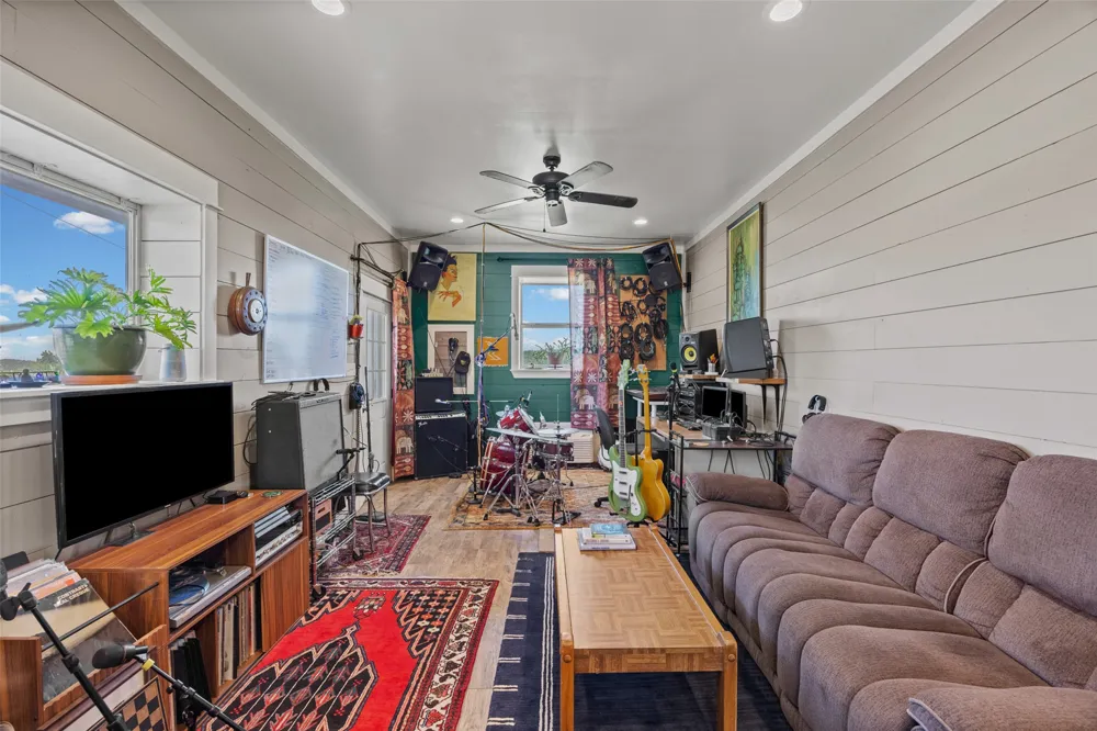 211 Rancho Ladera Drive San Marcos, TX 78666