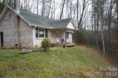 937 Shoal Creek Road Balsam Grove, NC 28708
