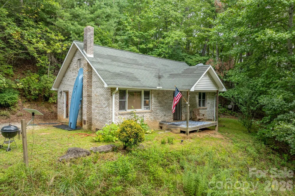 937 Shoal Creek Road Balsam Grove, NC 28708