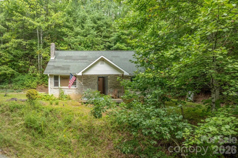 937 Shoal Creek Road Balsam Grove, NC 28708