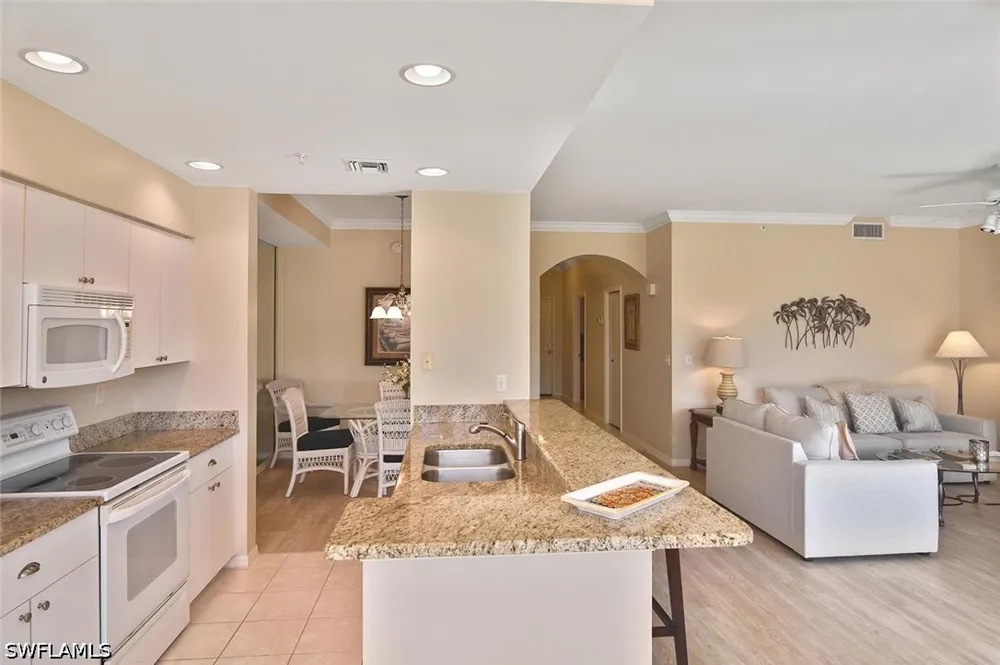 CEDAR HAMMOCK CIRCLE #122 Naples, FL 34112