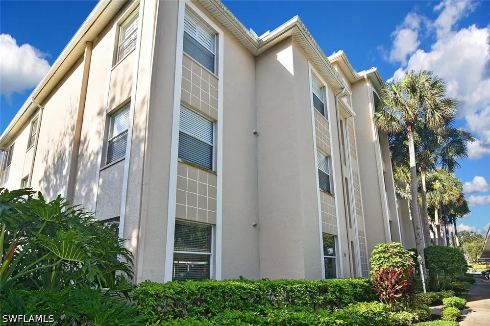 CEDAR HAMMOCK CIRCLE #122 Naples, FL 34112