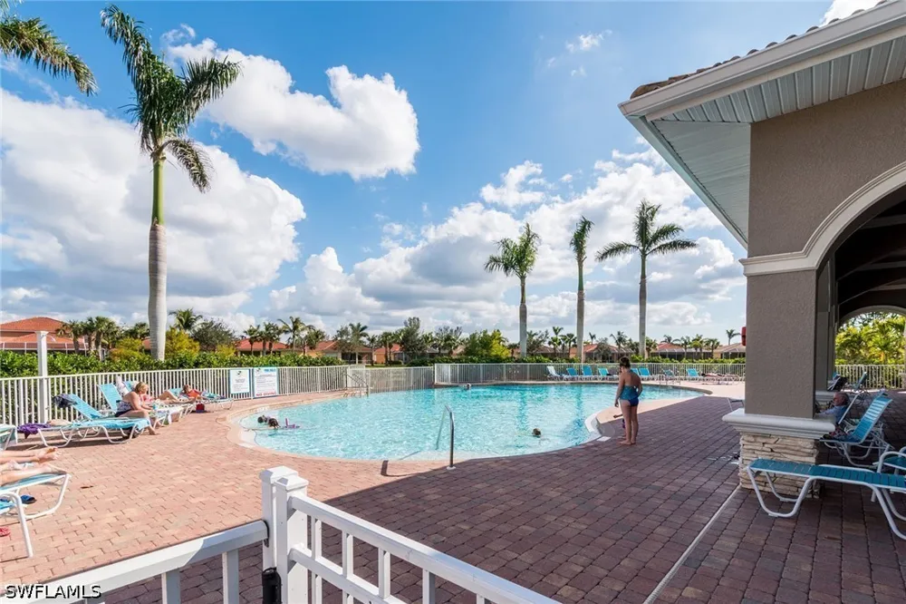 Manchester Drive Naples, FL 34114