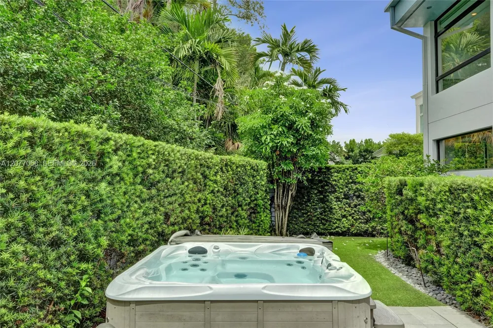 129 Victoria Park Rd Fort Lauderdale, FL 33301