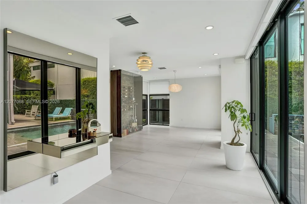 129 Victoria Park Rd Fort Lauderdale, FL 33301